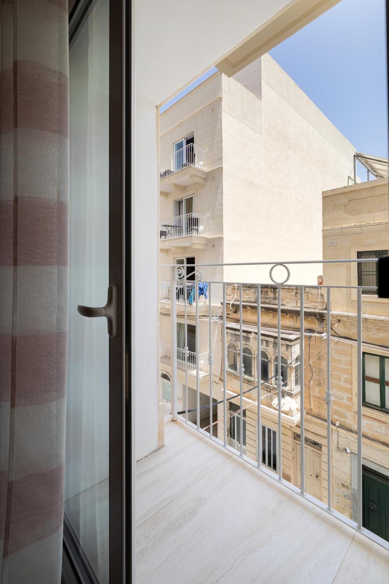 Edka Suites - Modern Sunlit 2Bd Apartments With Balconies - Close To Sliema Promenade, St Julian'S & St Georges Bay Gżira Kültér fotó